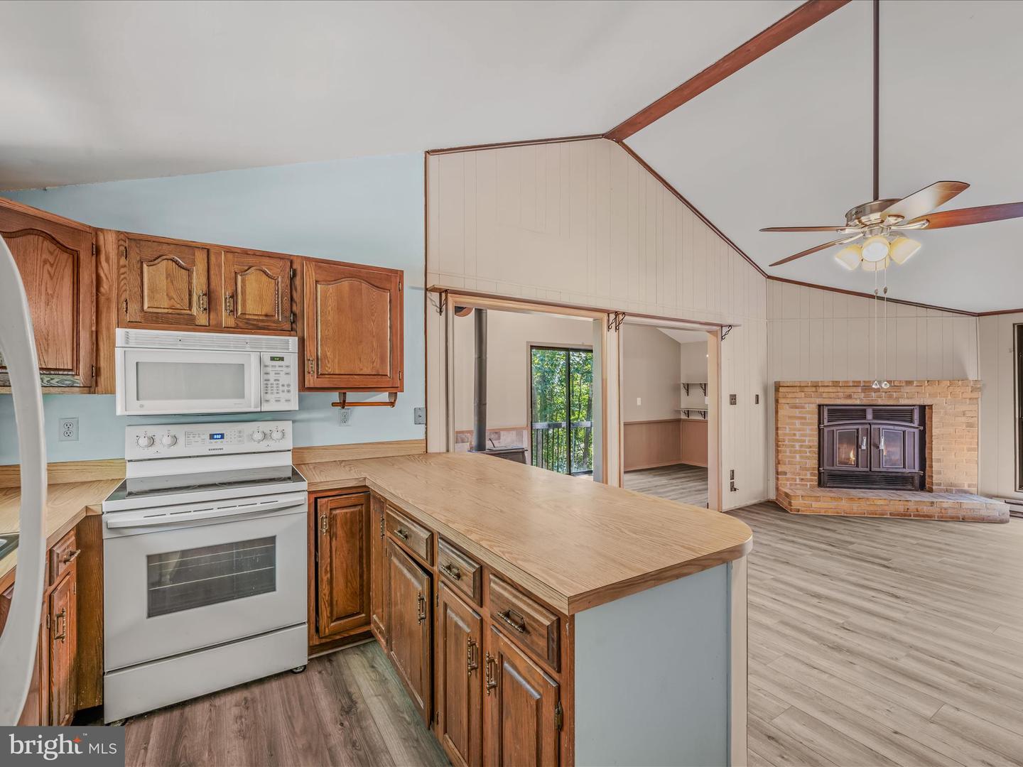32 Rainbow Ln