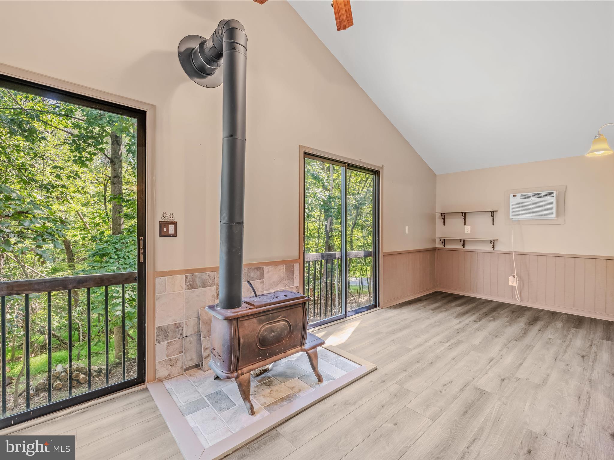 32 Rainbow Ln