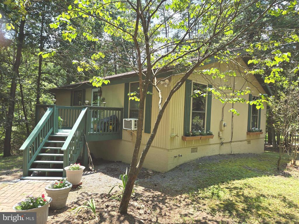 32 Rainbow Ln