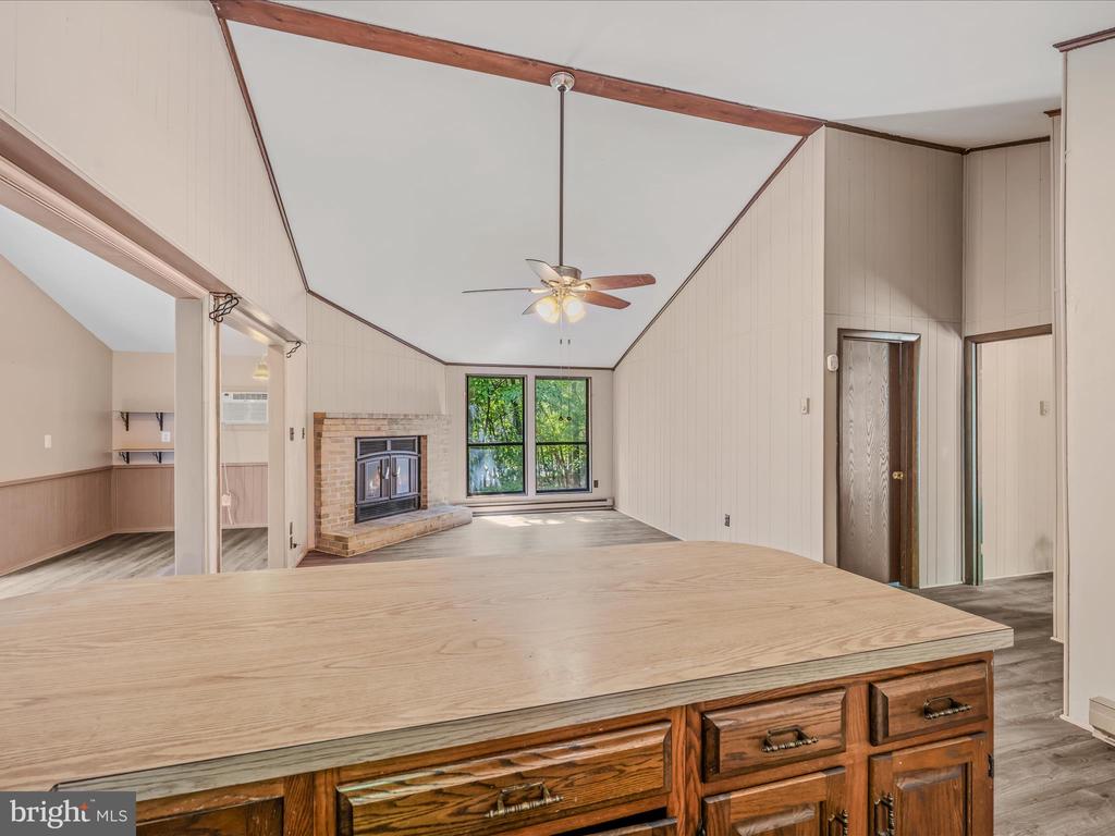32 Rainbow Ln