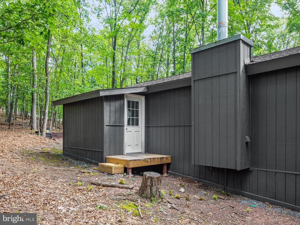 359 CAYUGA TRAIL