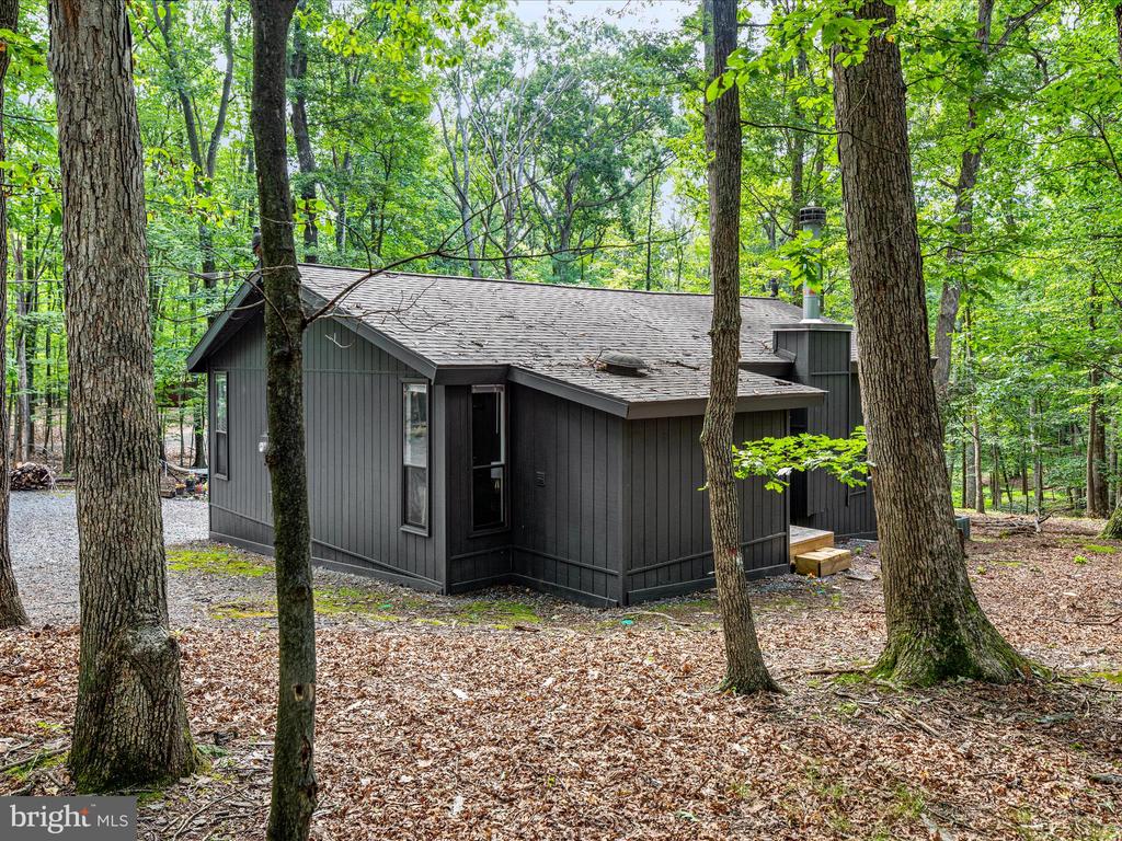 359 CAYUGA TRAIL