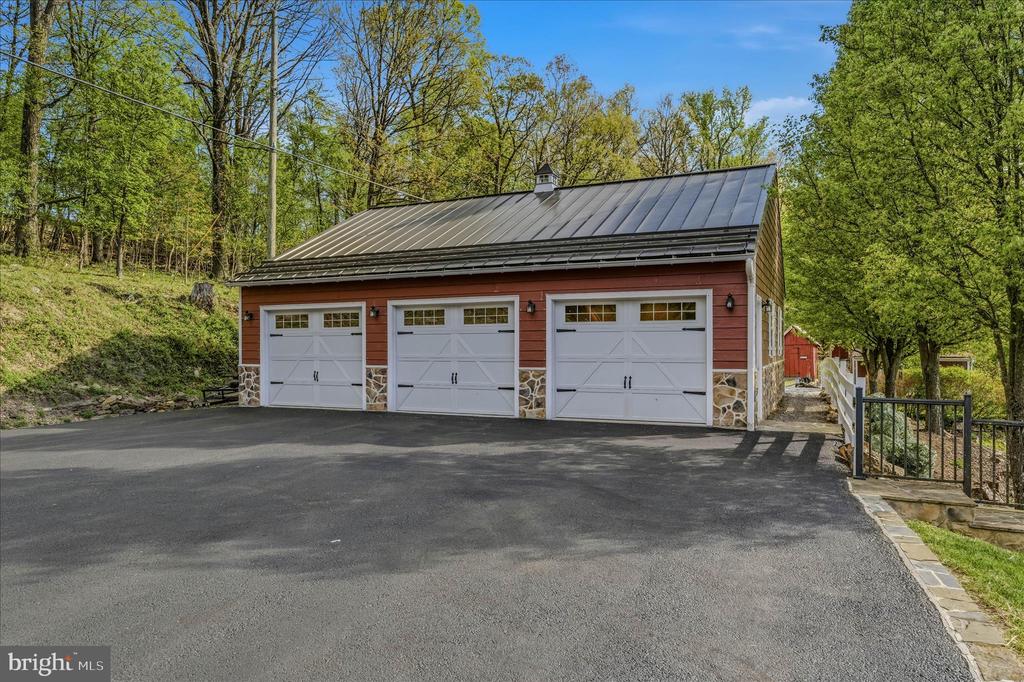 3877 DRY RUN ROAD