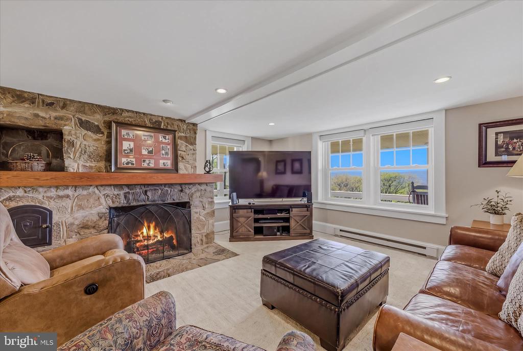 3877 DRY RUN ROAD