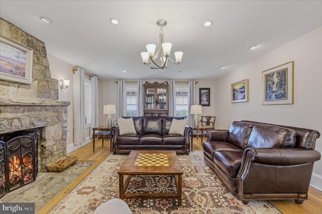 3877 DRY RUN ROAD