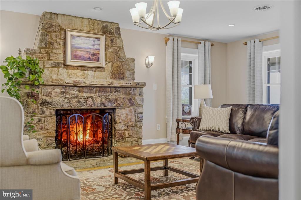 3877 DRY RUN ROAD