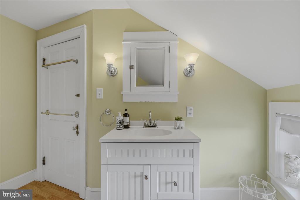 3877 DRY RUN ROAD