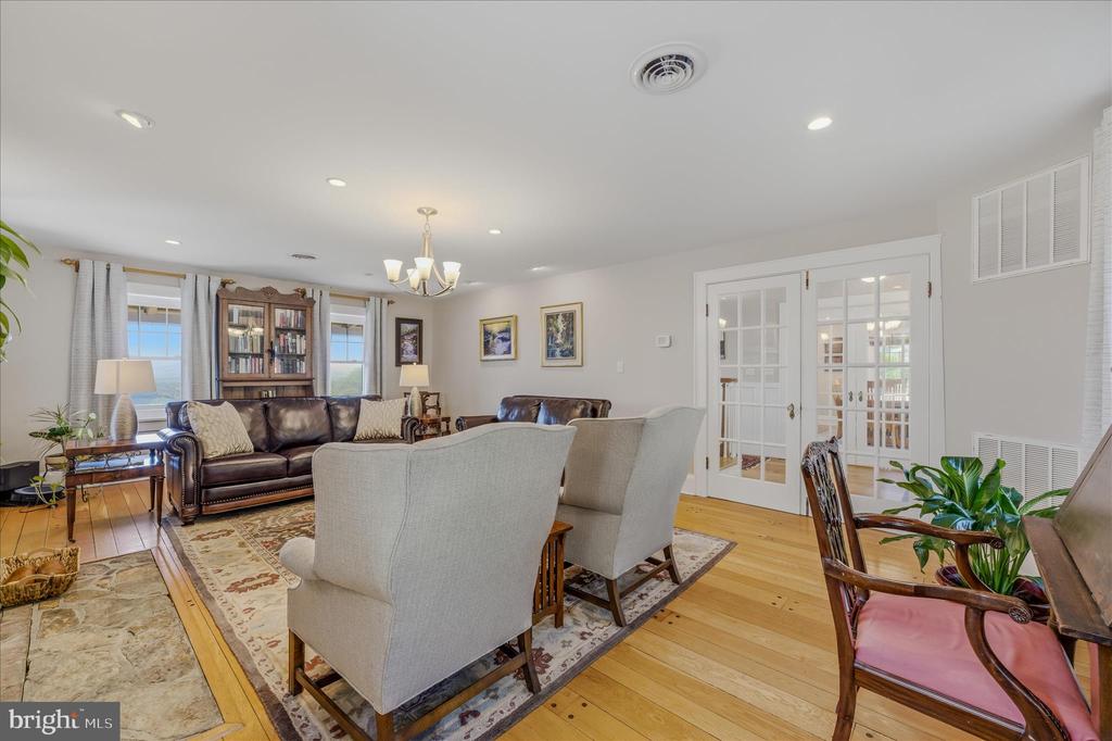 3877 DRY RUN ROAD