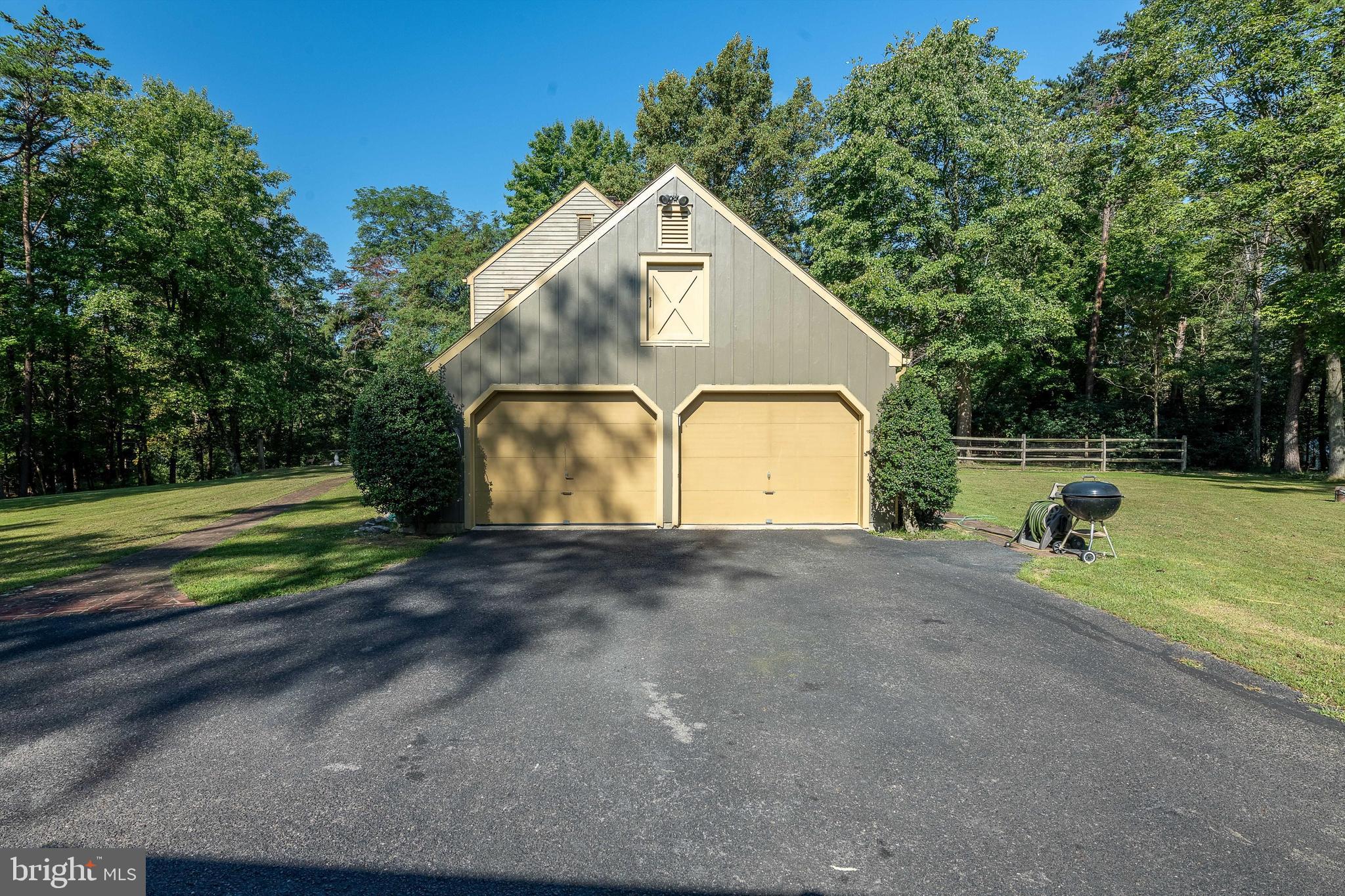121 Elderberry Dr