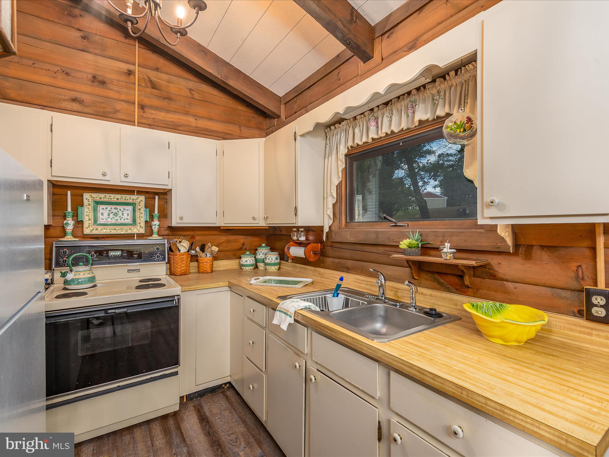 56 Sir Johns Run Rd