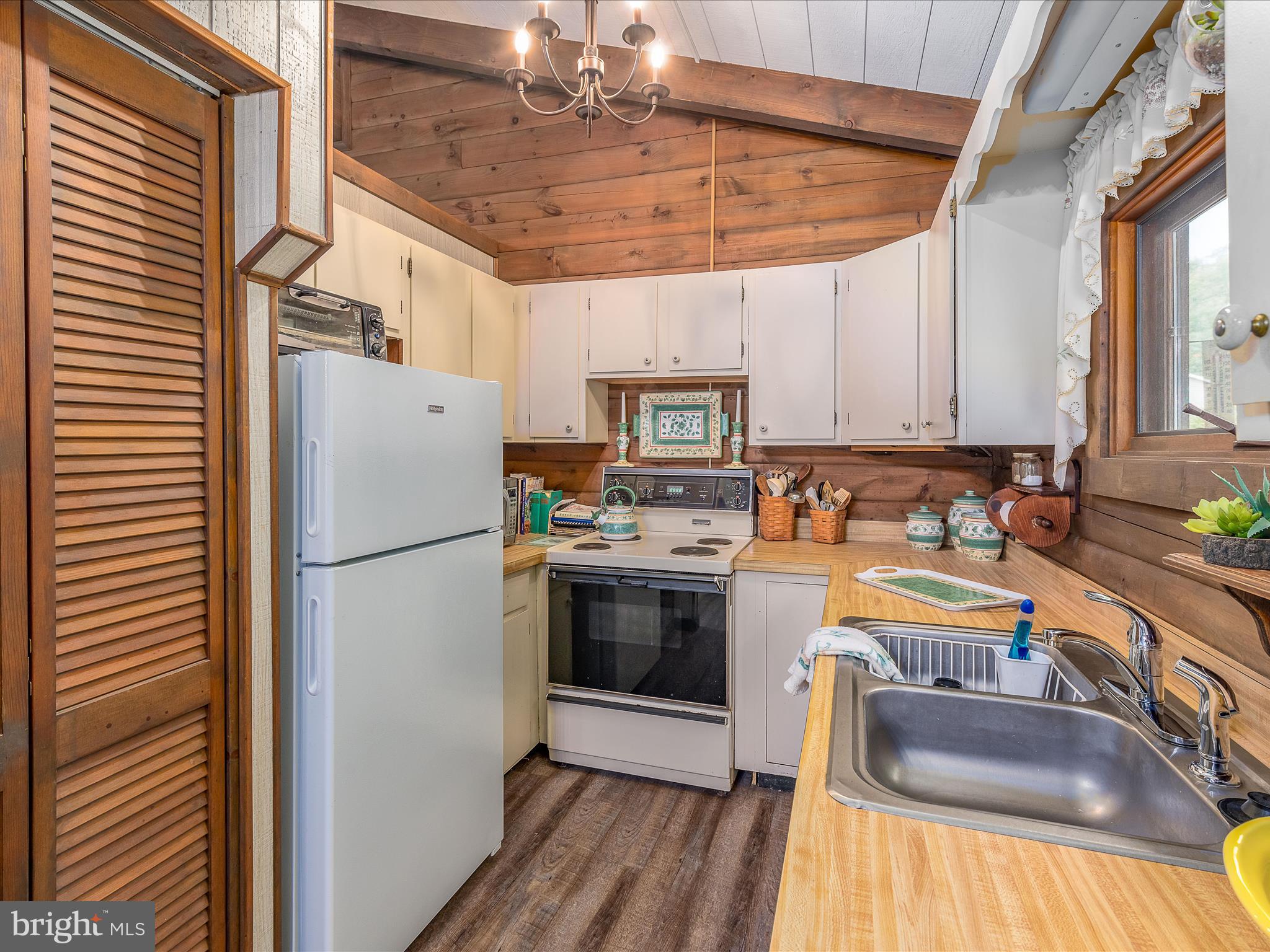 56 Sir Johns Run Rd