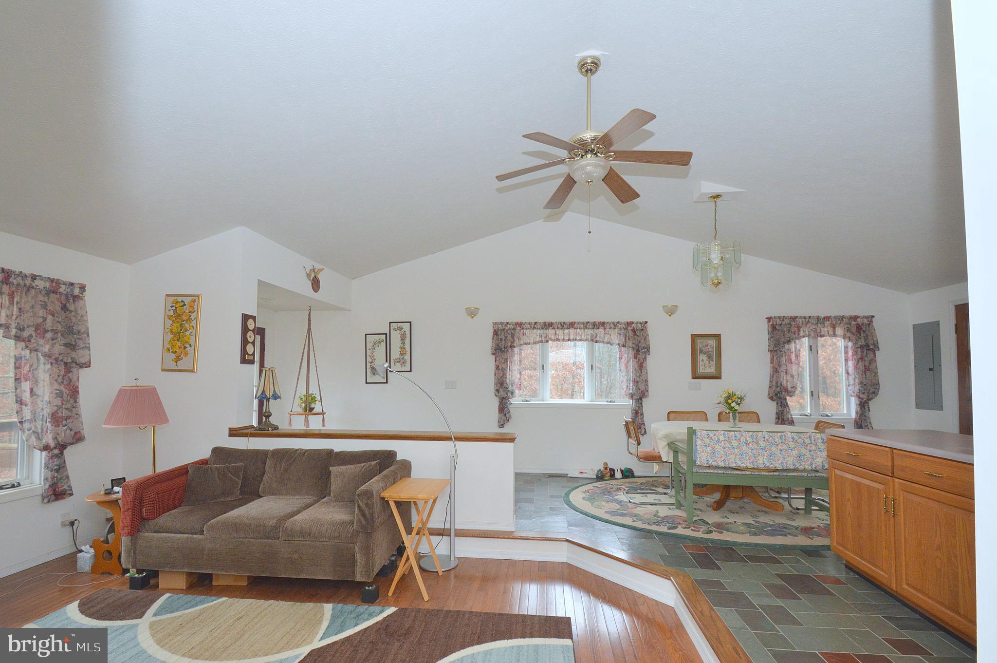7 Lantern Ln