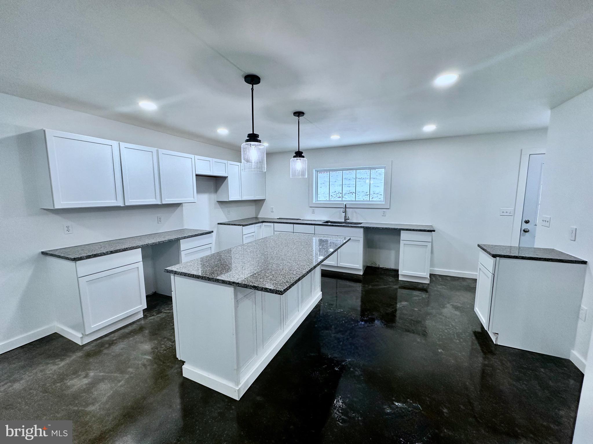 253 Douglas Ln