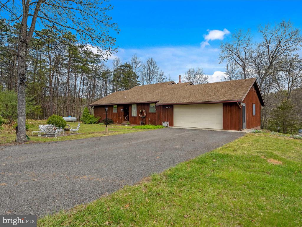 80 Spring Valley Ln