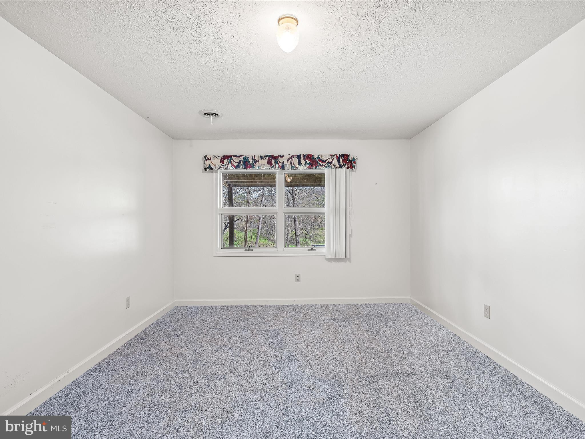 80 Spring Valley Ln