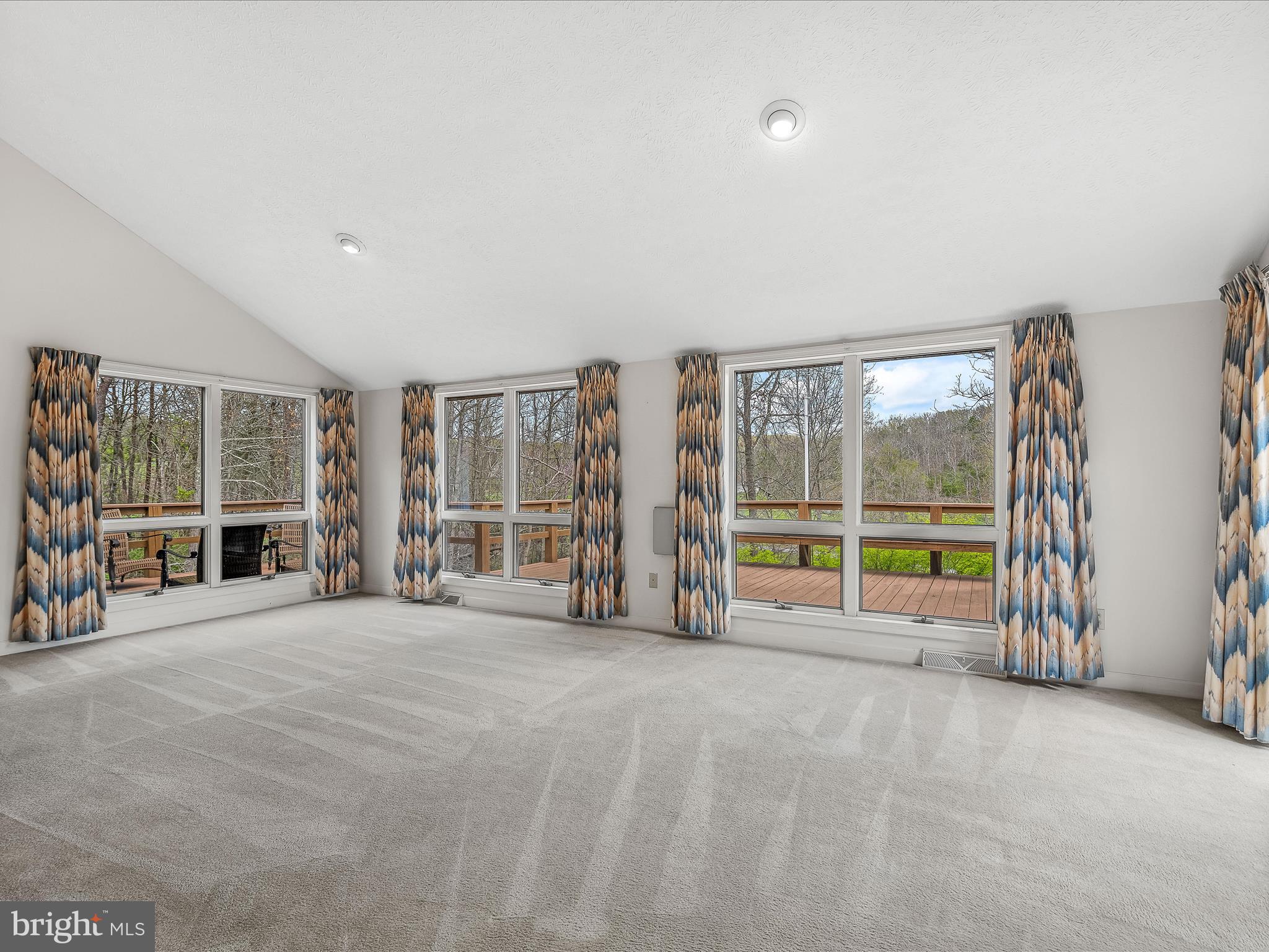 80 Spring Valley Ln