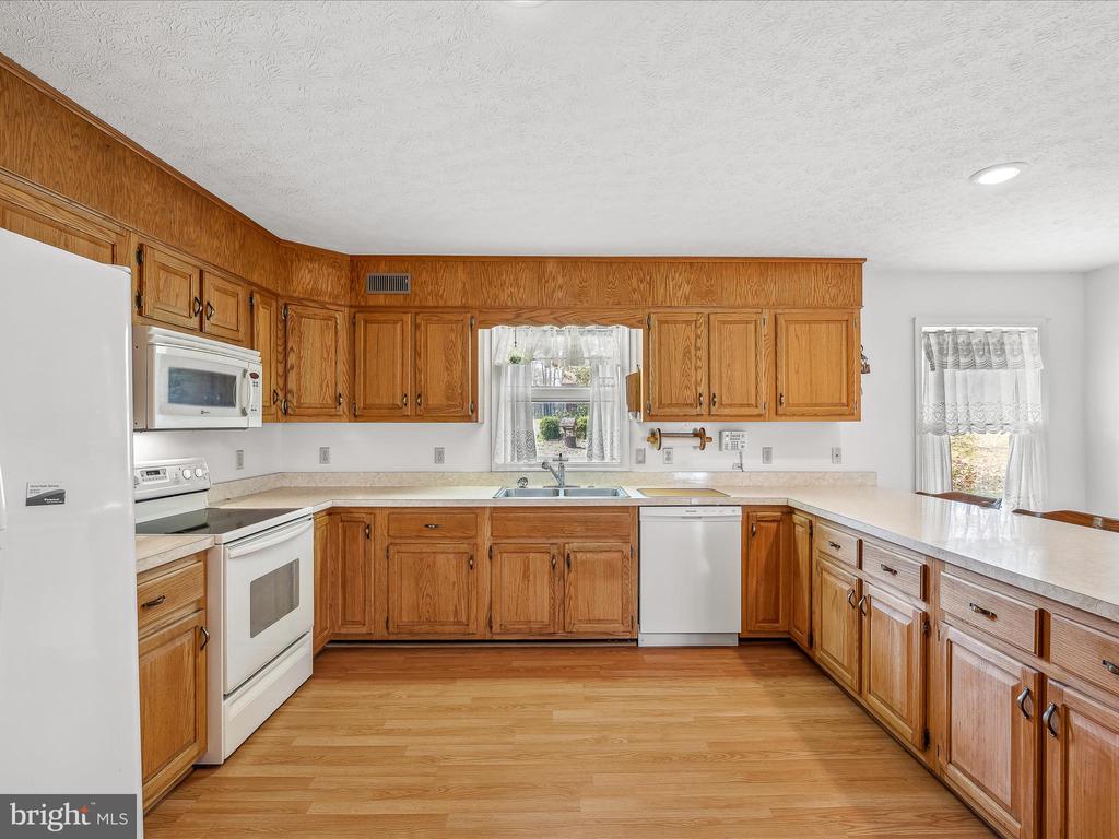 80 Spring Valley Ln