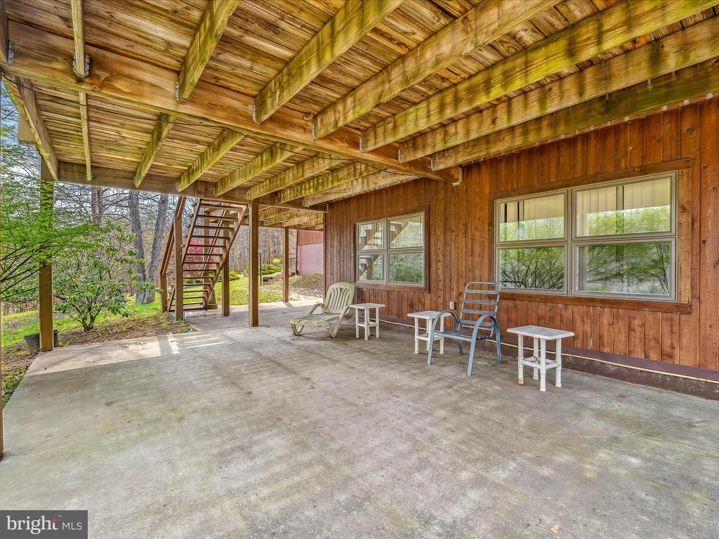 80 Spring Valley Ln