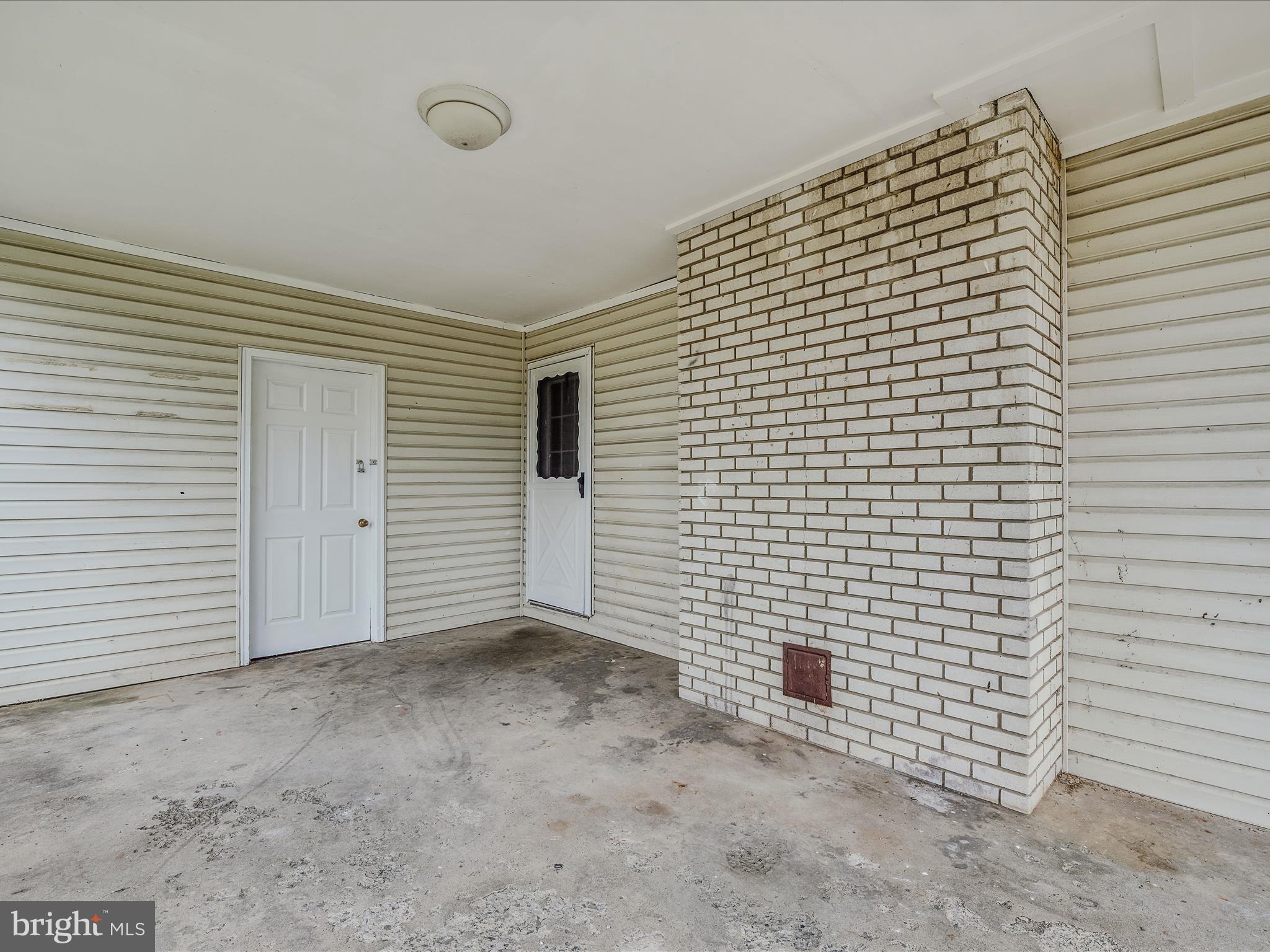 6073 Valley Rd