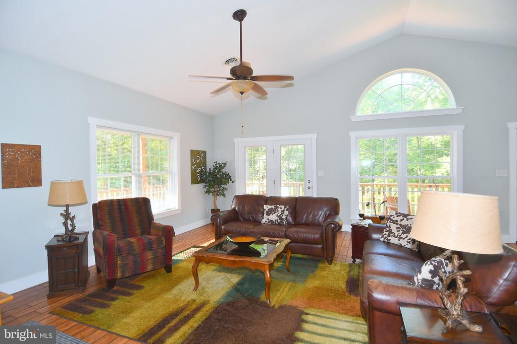 448 Foggy Bottom Ln