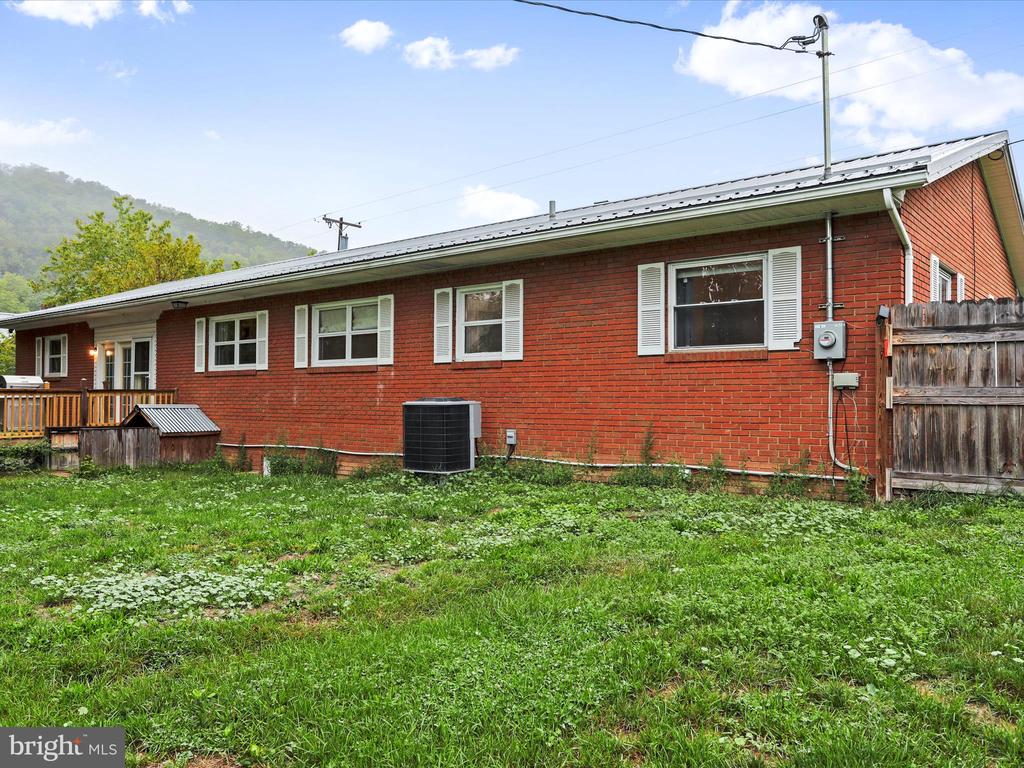 31 S John St
