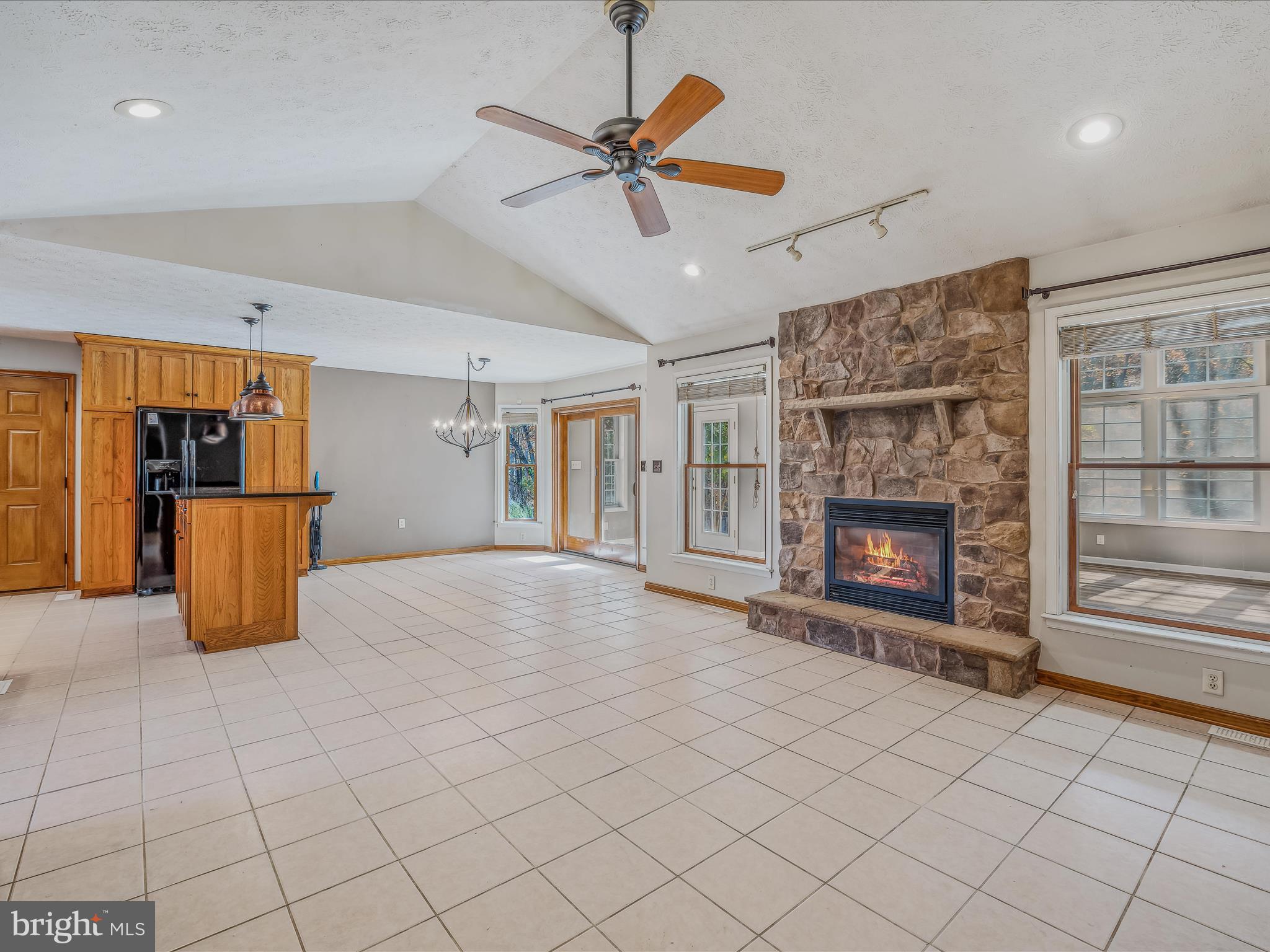 469 Meadowlark Ln