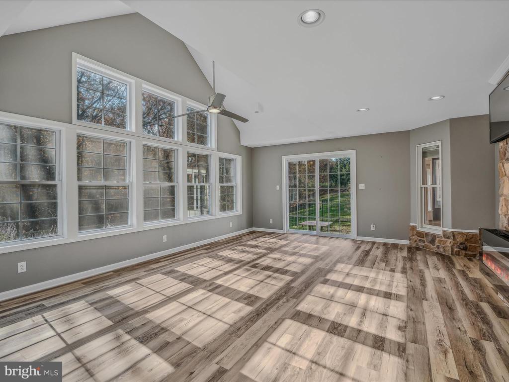 469 Meadowlark Ln