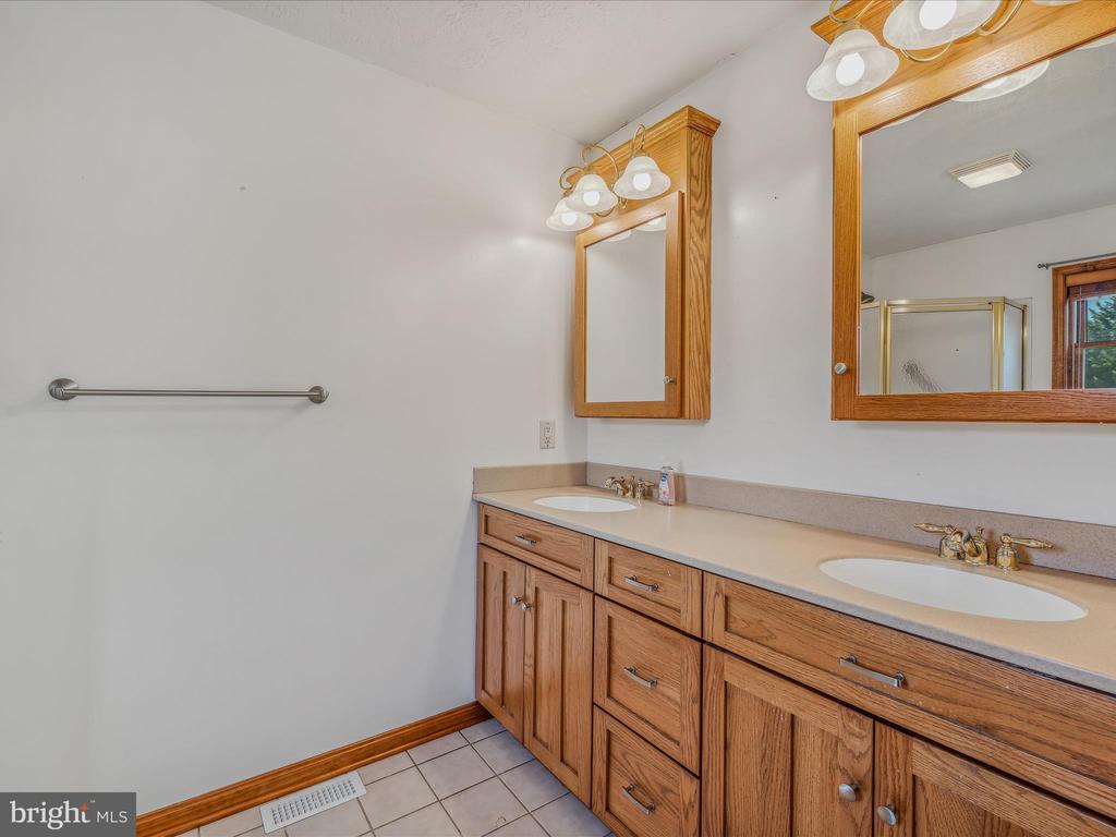 469 Meadowlark Ln
