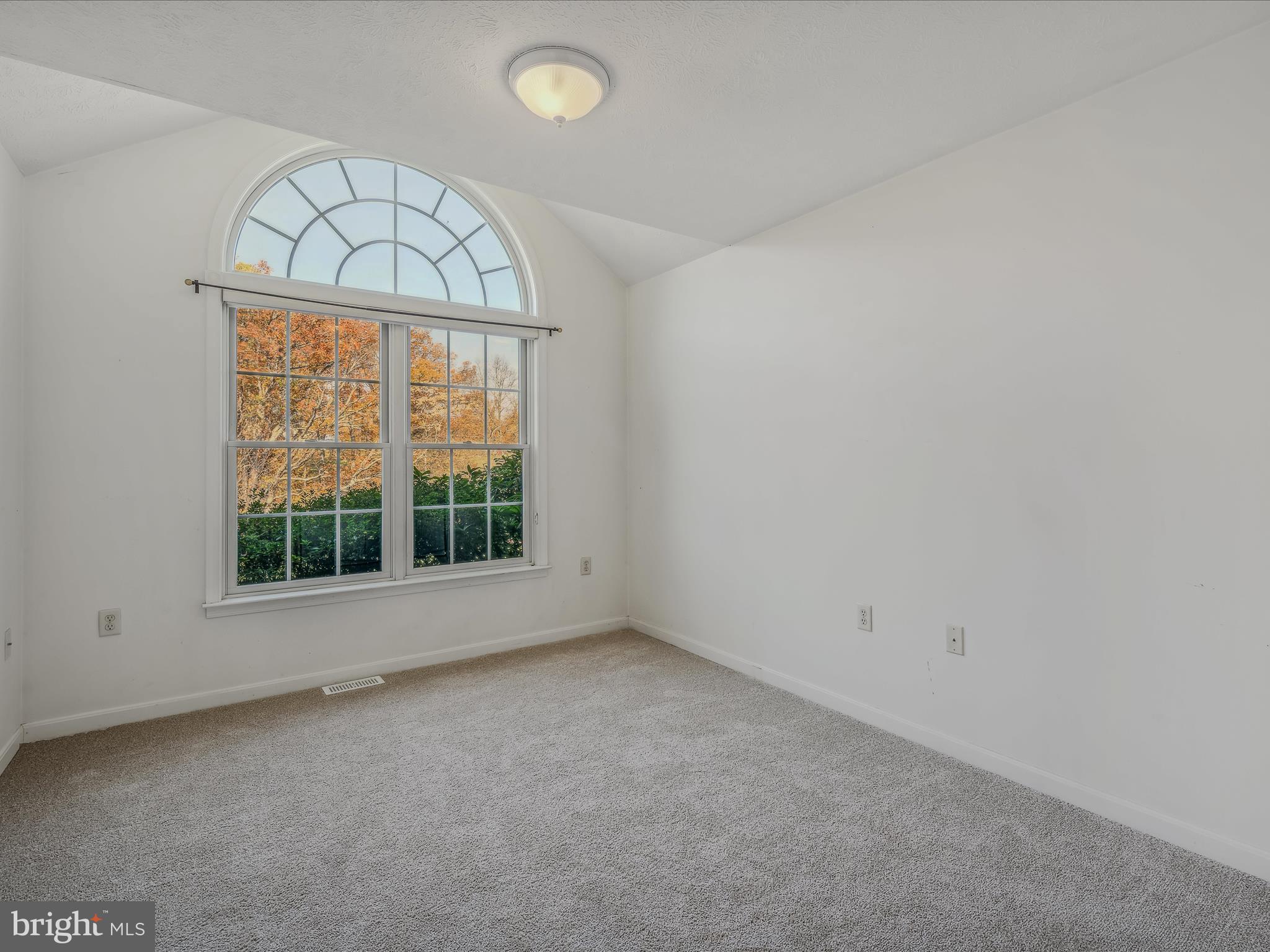 469 Meadowlark Ln