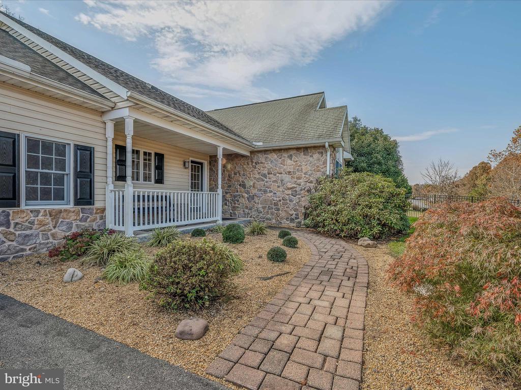 469 Meadowlark Ln