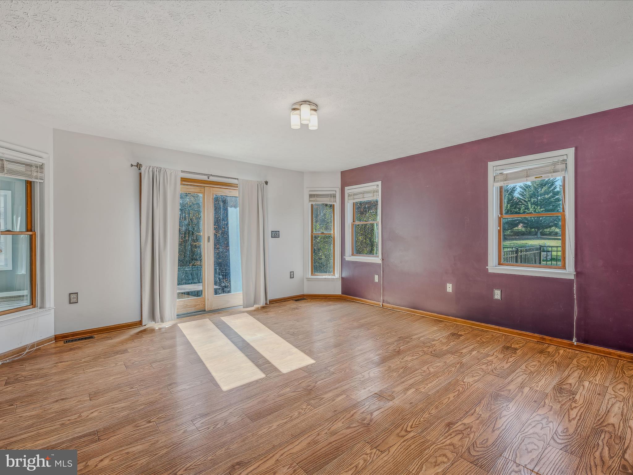 469 Meadowlark Ln