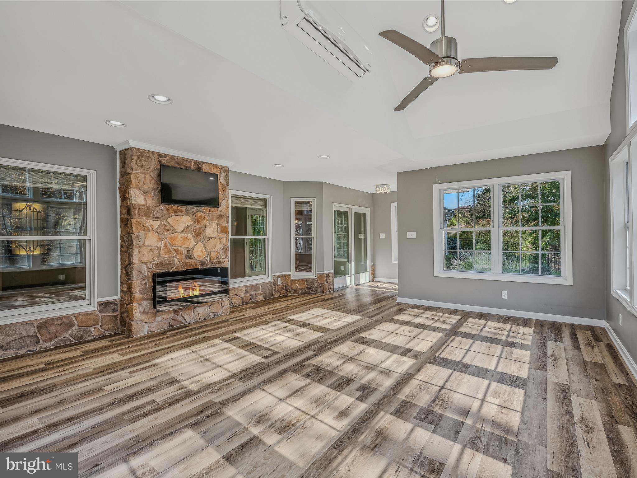 469 Meadowlark Ln