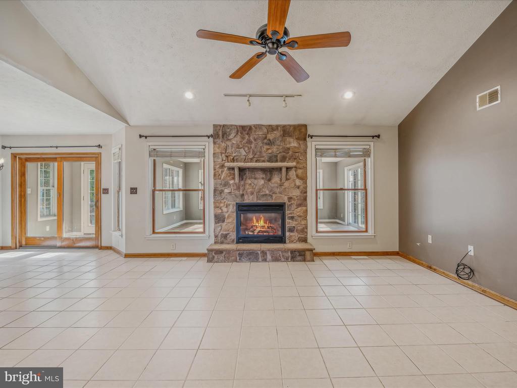 469 Meadowlark Ln