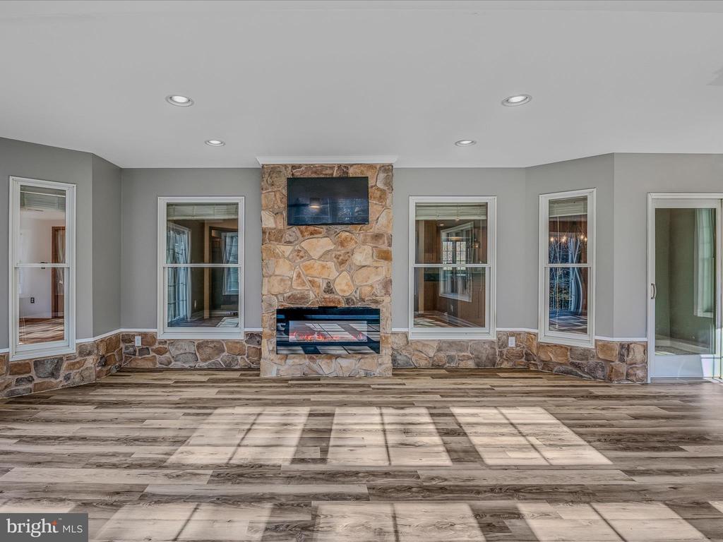 469 Meadowlark Ln