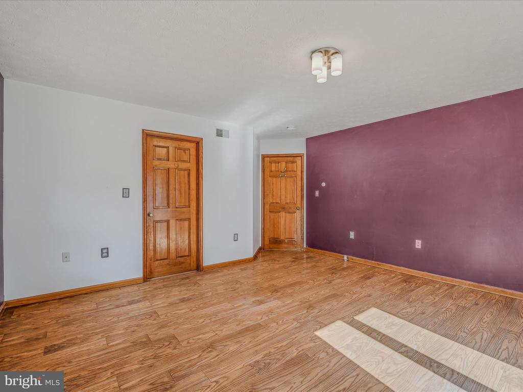 469 Meadowlark Ln