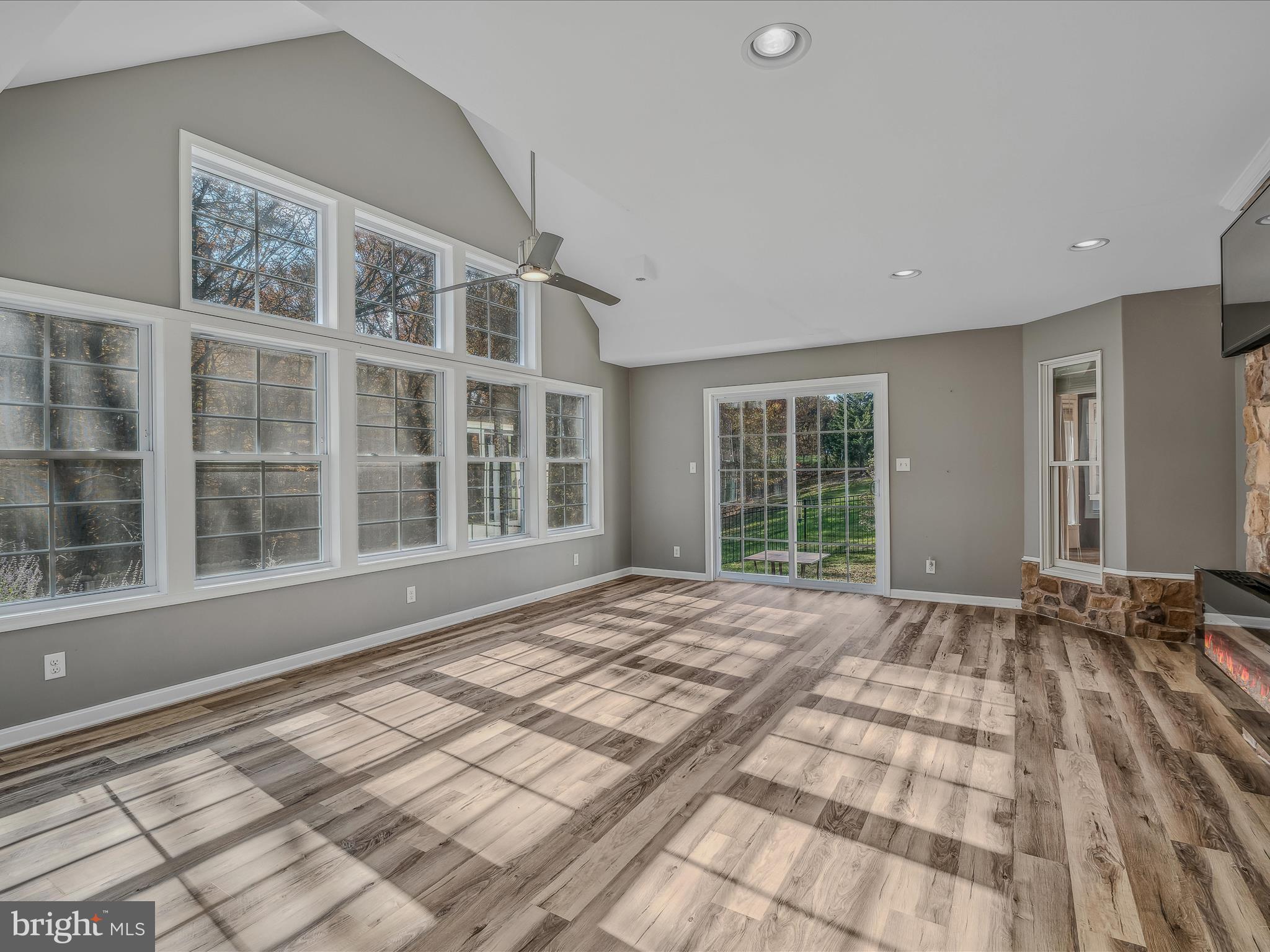 469 Meadowlark Ln