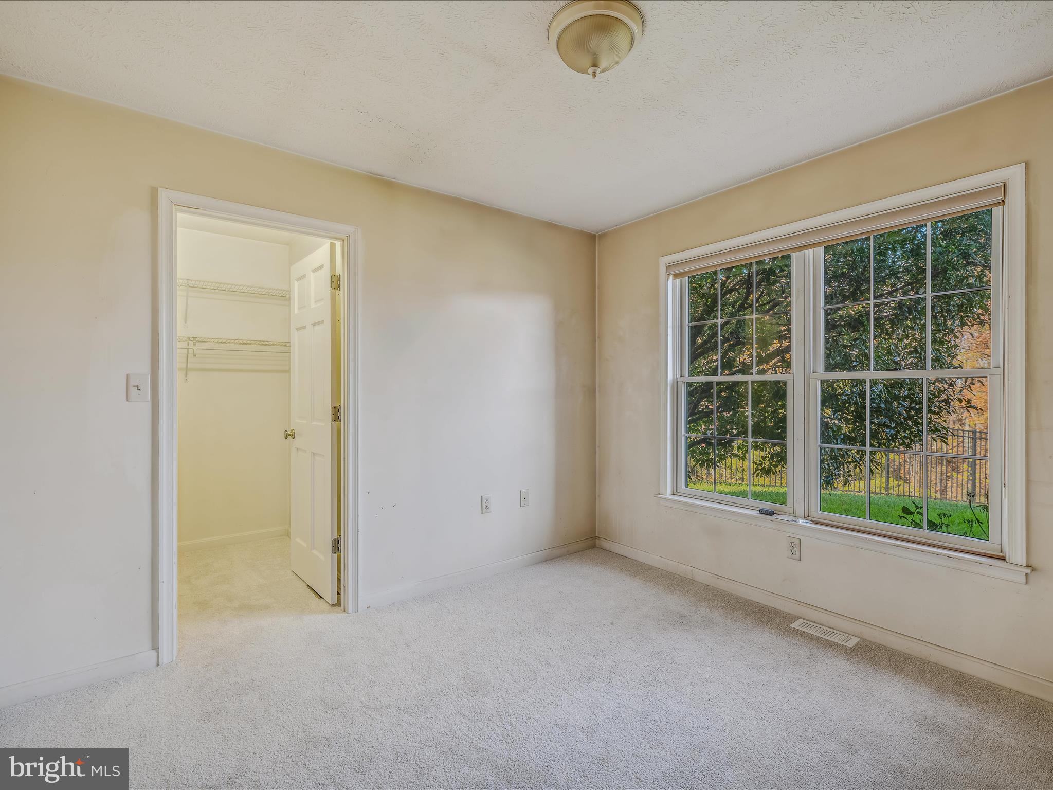 469 Meadowlark Ln
