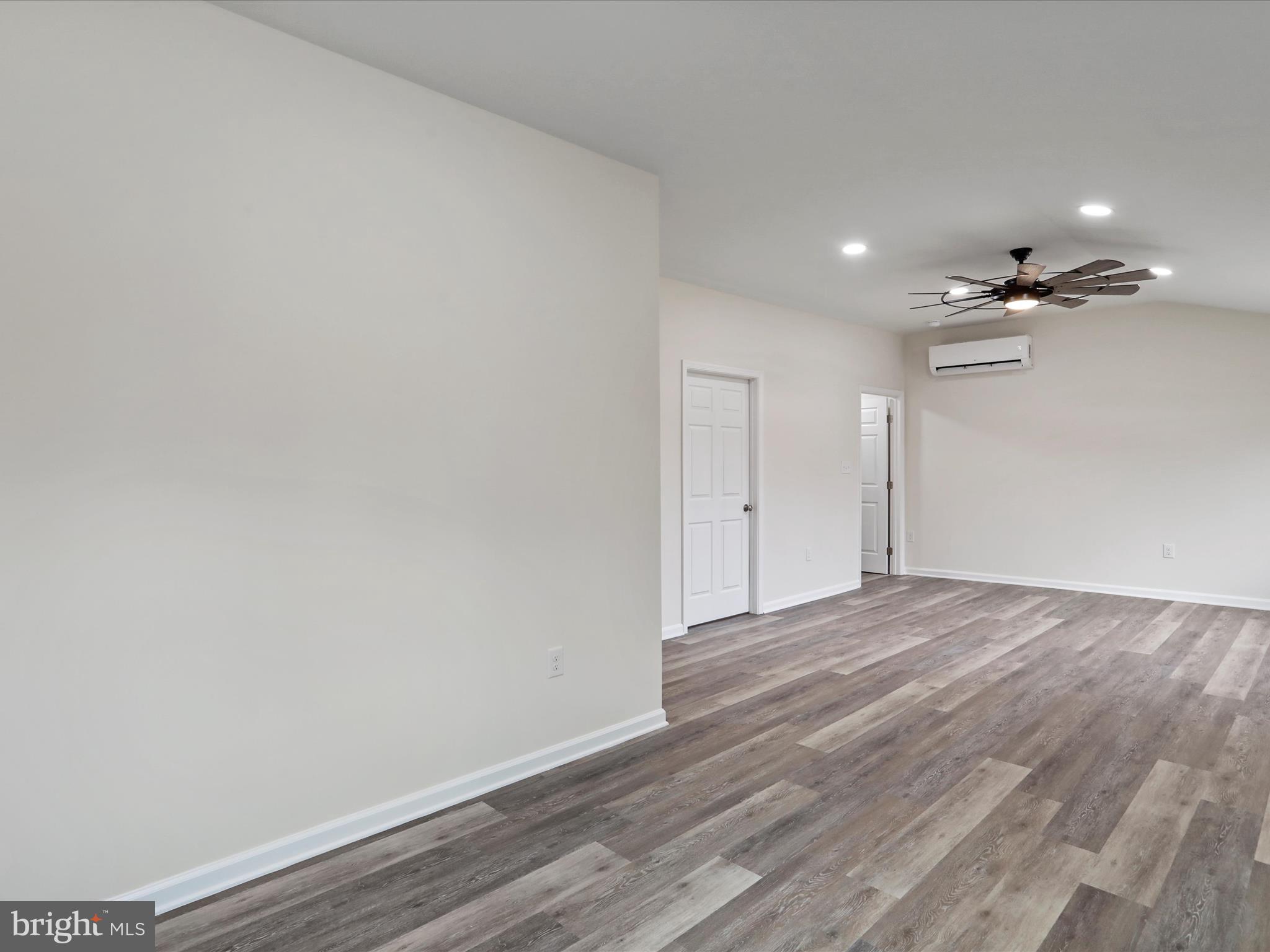 902 Wisteria Ln