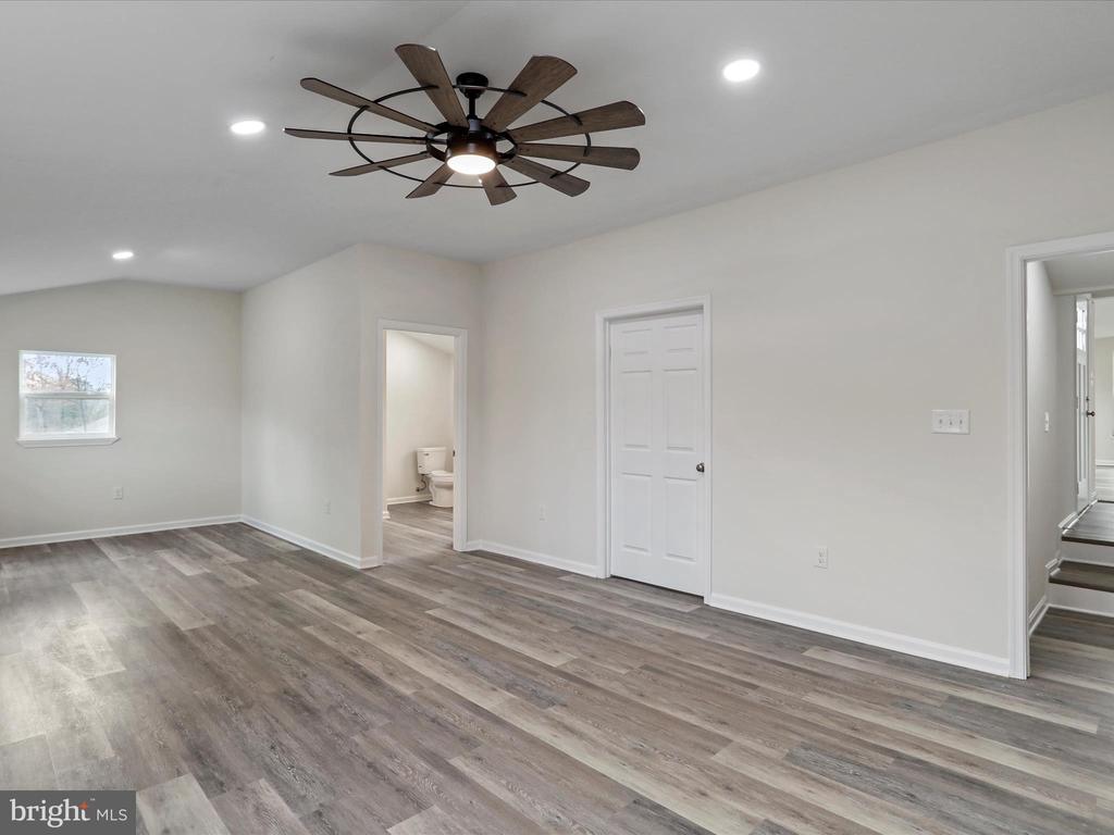 902 Wisteria Ln