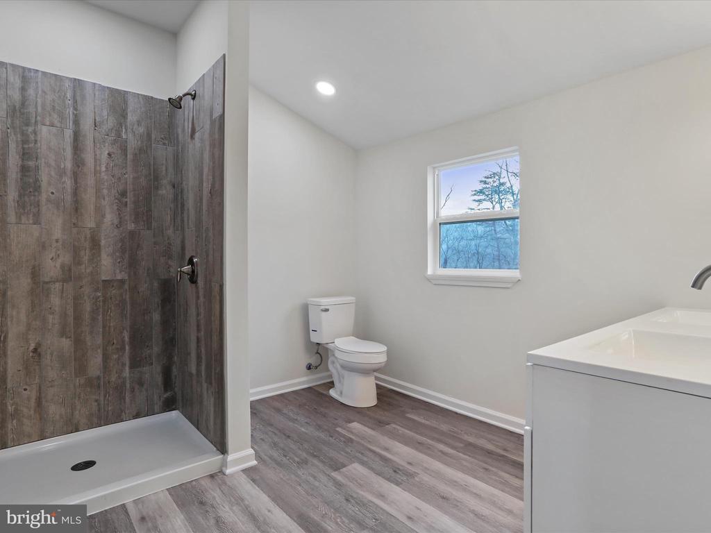 902 Wisteria Ln