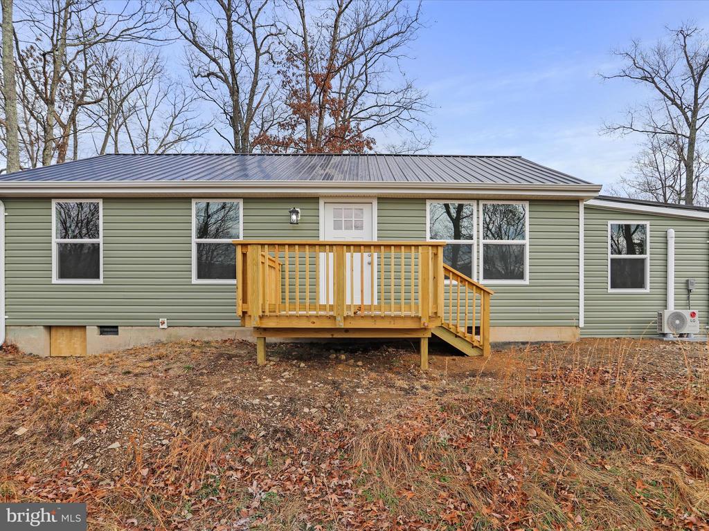 902 Wisteria Ln