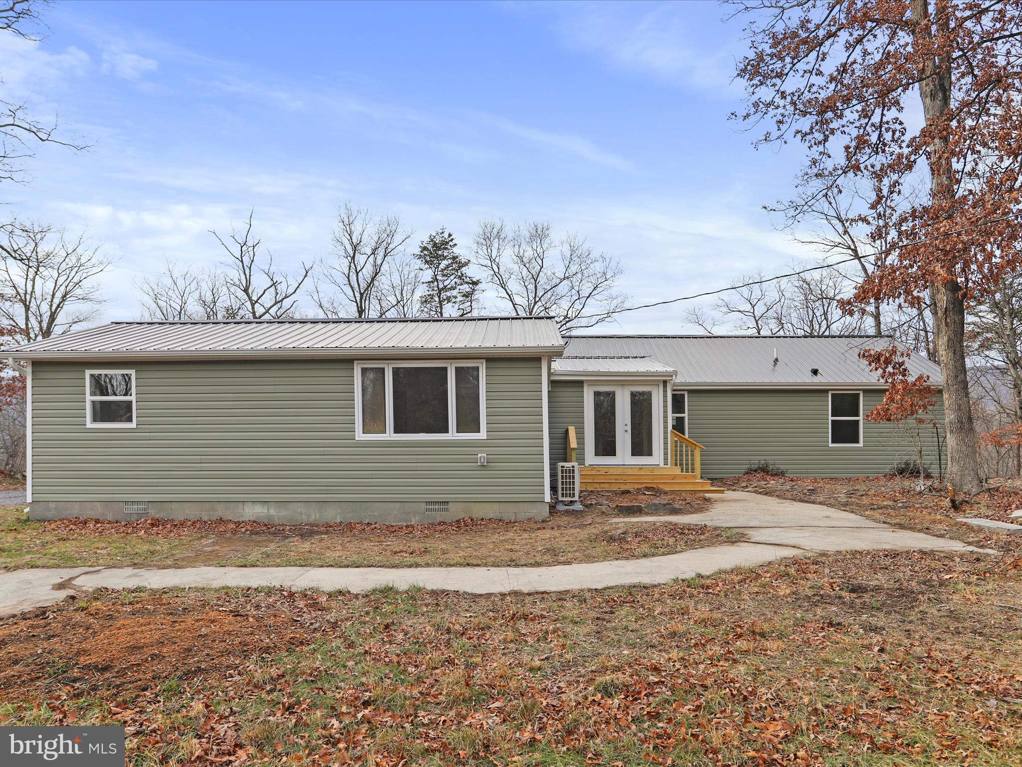902 Wisteria Ln