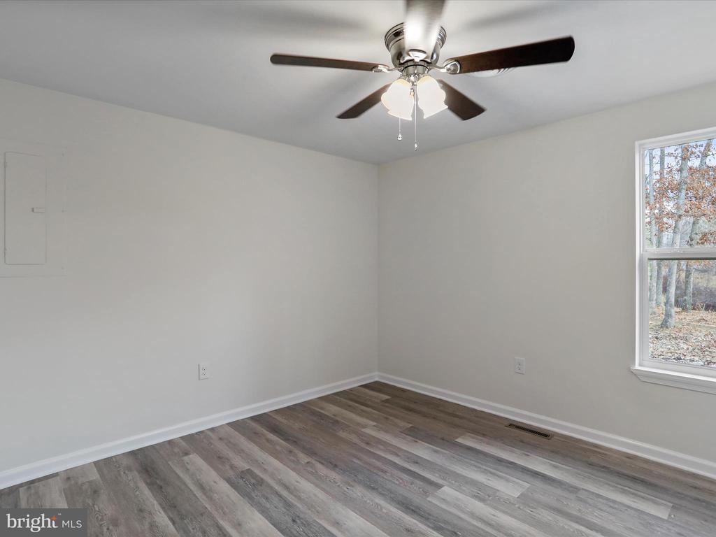 902 Wisteria Ln