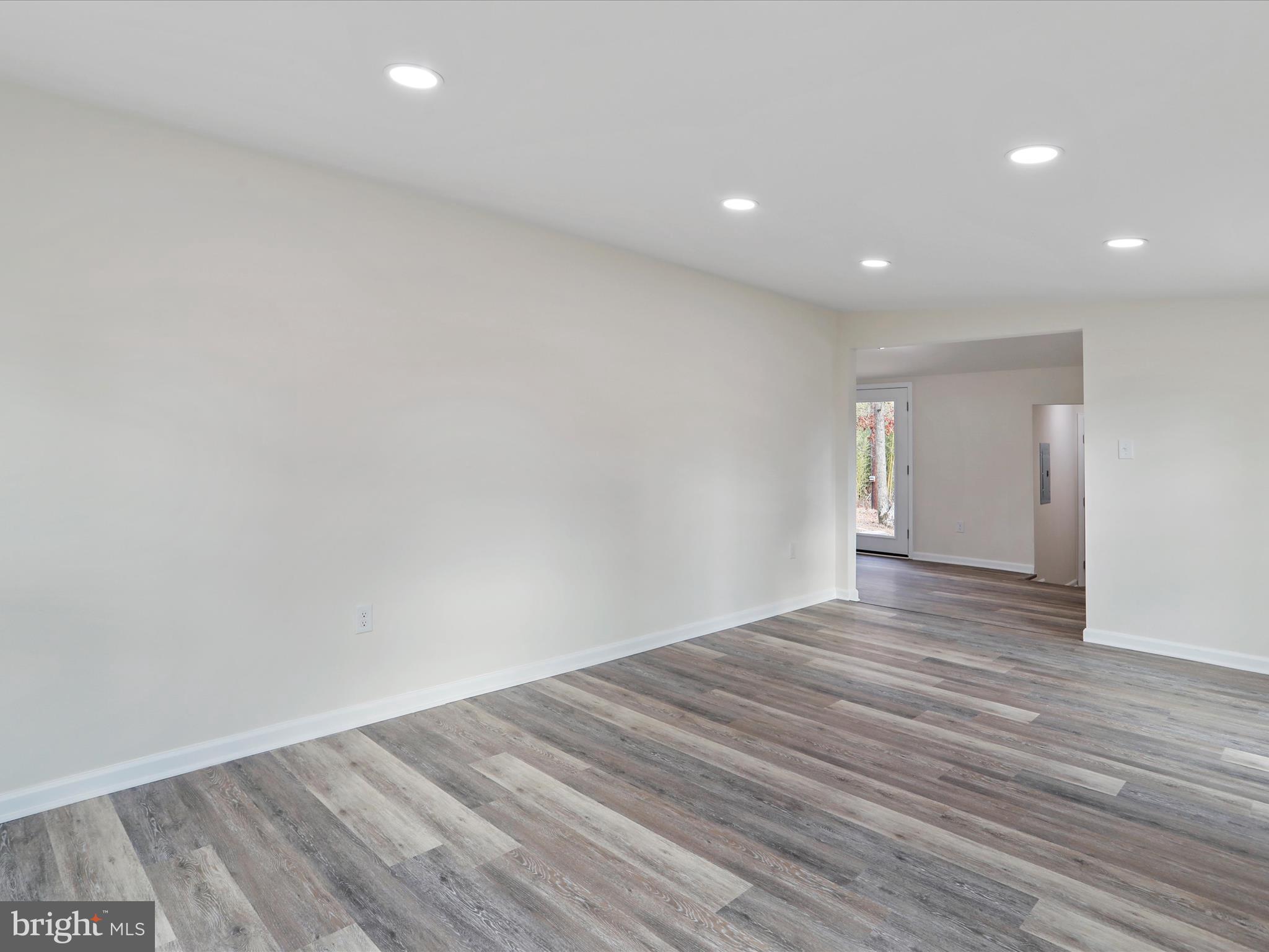 902 Wisteria Ln