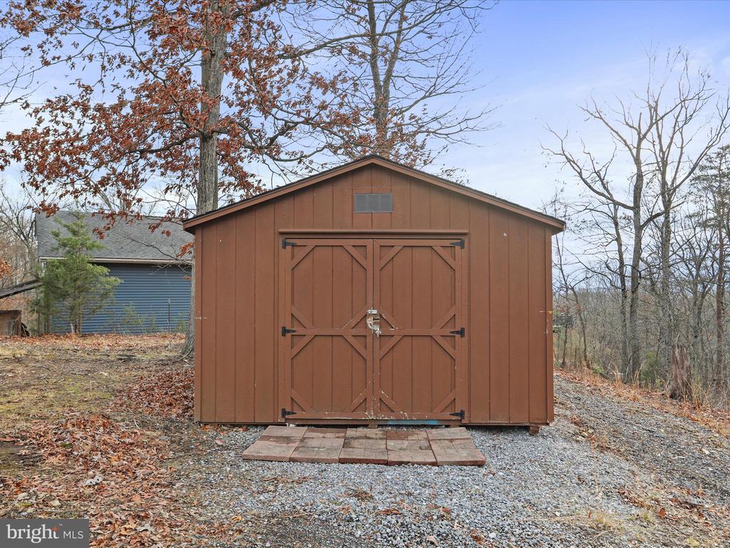 902 Wisteria Ln