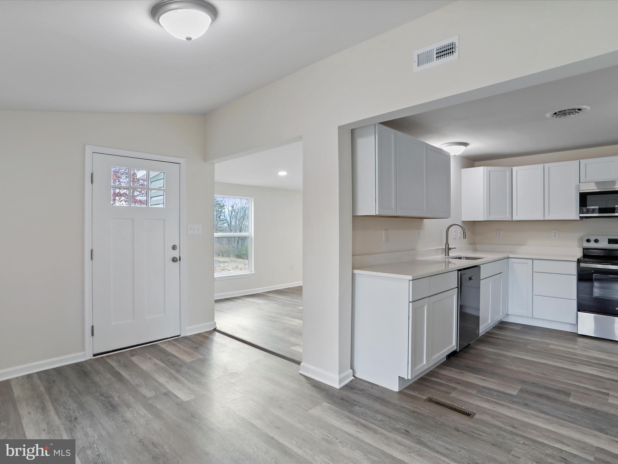 902 Wisteria Ln