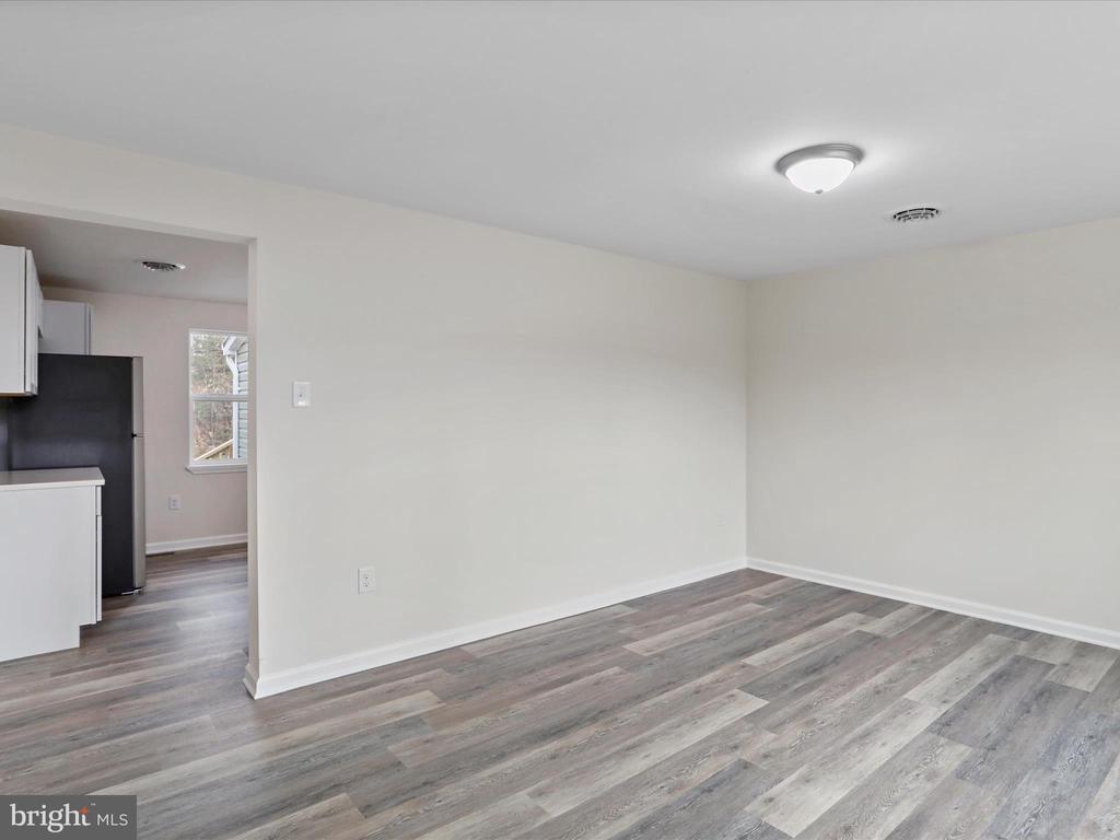 902 Wisteria Ln