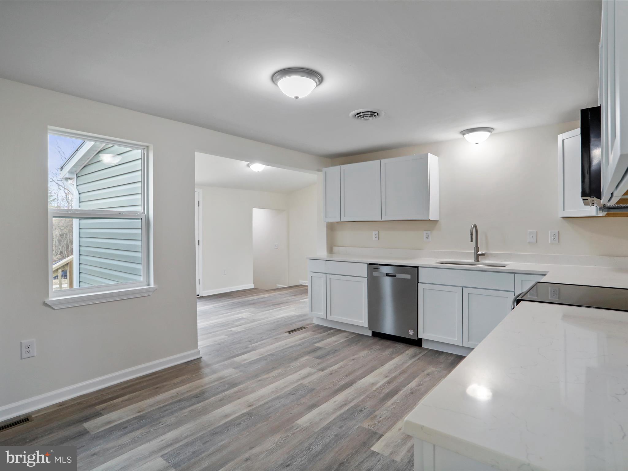 902 Wisteria Ln