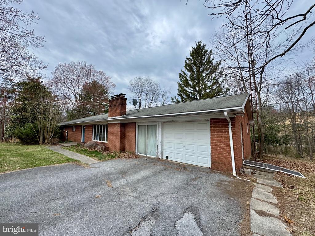 64 Sarah Ann Ln