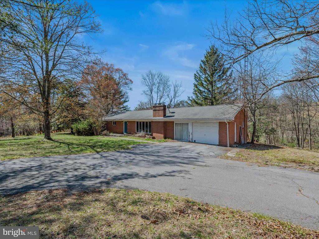 64 Sarah Ann Ln